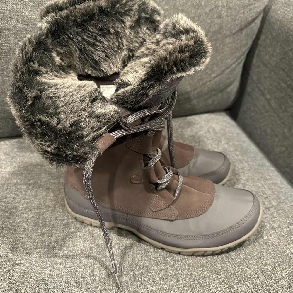 THE NORTH FACE NUPTSE PURNA BOOT WOMEN'S.
Brand New size Us 9.5